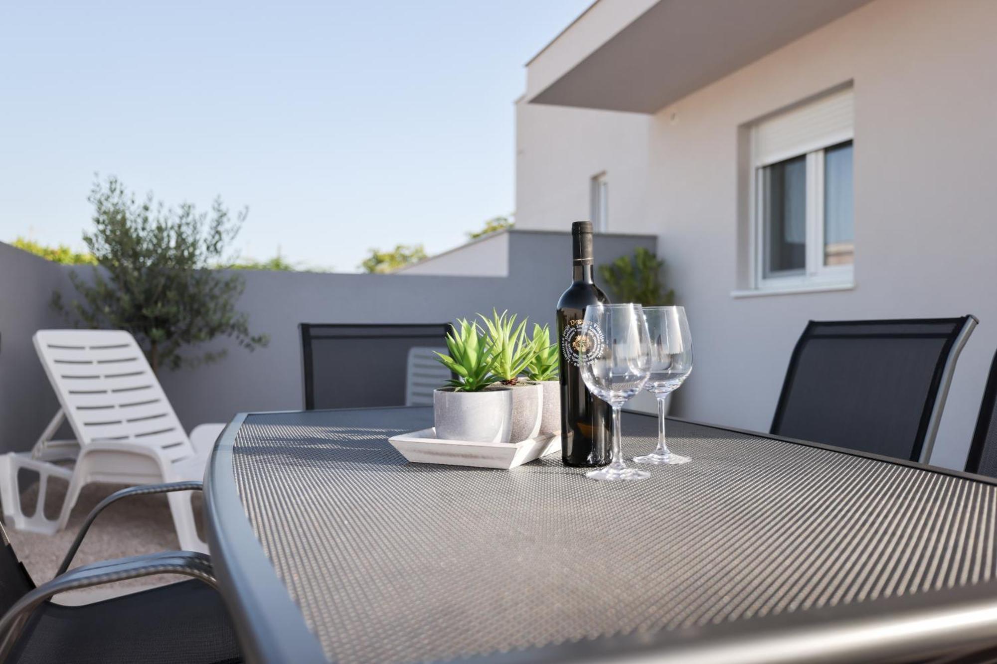 Duo Soles - Apartments With Private Parking Near Zadar Murvica  Экстерьер фото