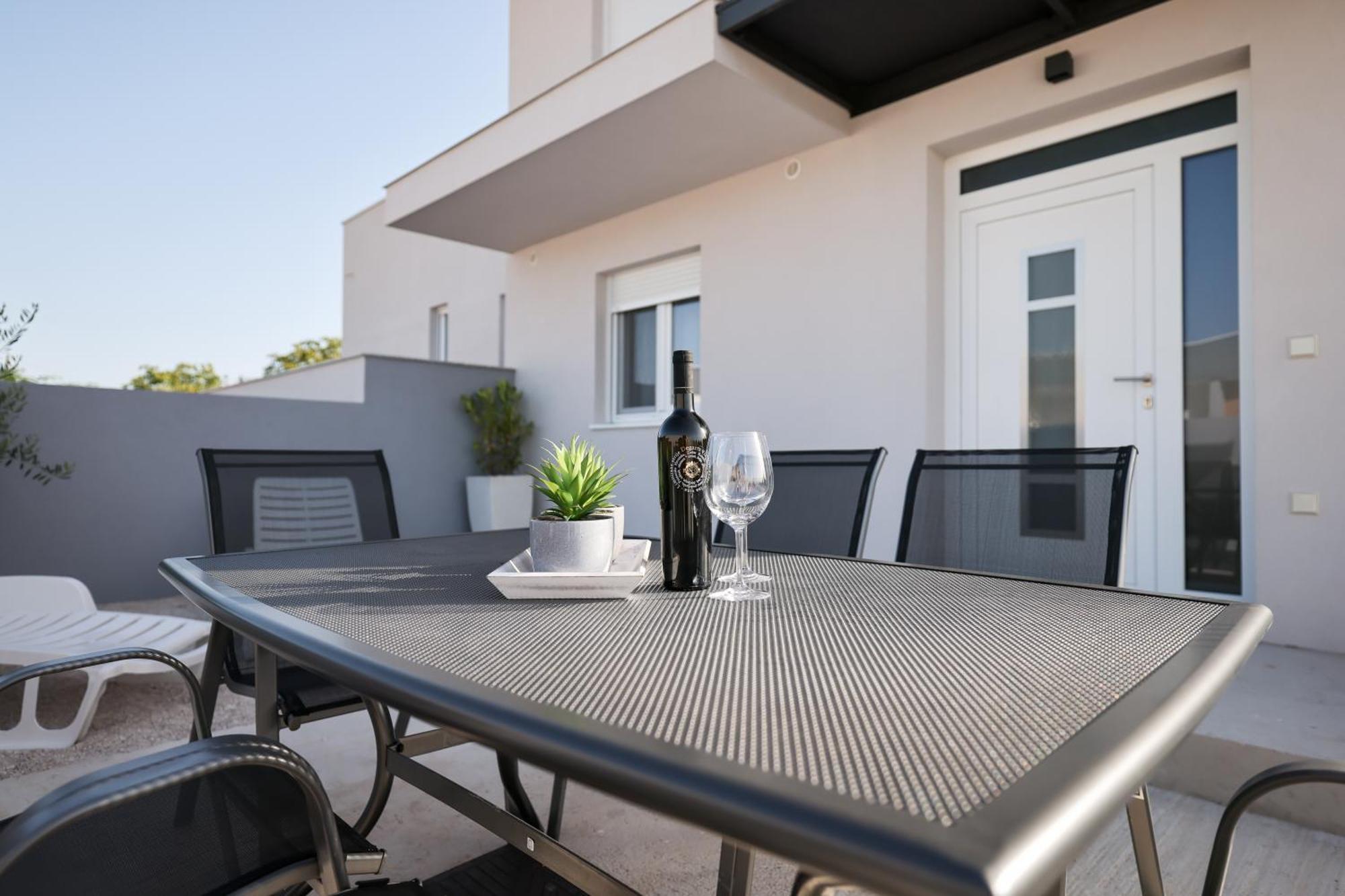 Duo Soles - Apartments With Private Parking Near Zadar Murvica  Экстерьер фото