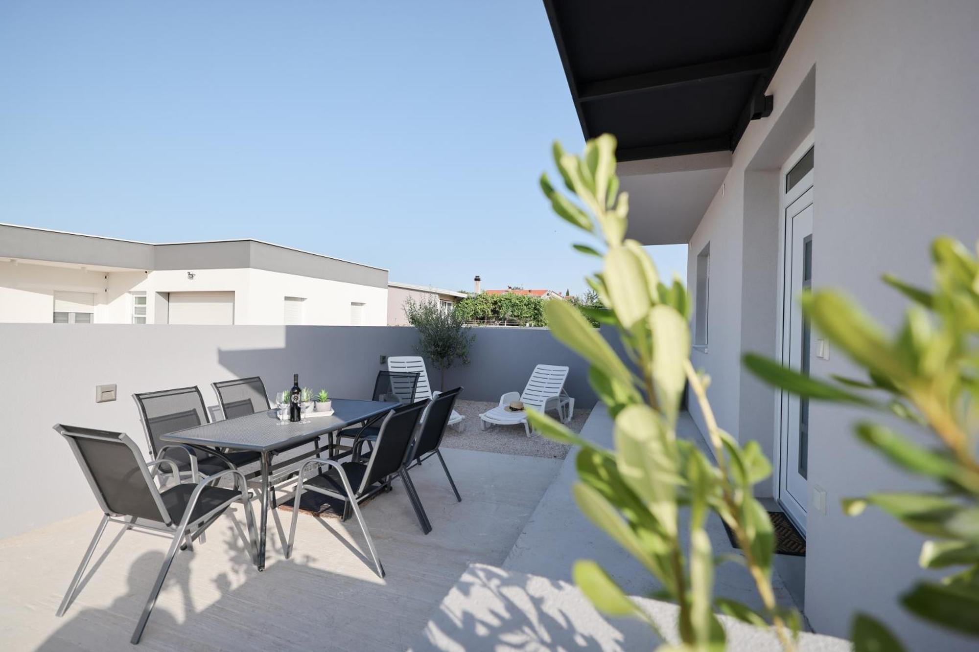 Duo Soles - Apartments With Private Parking Near Zadar Murvica  Экстерьер фото
